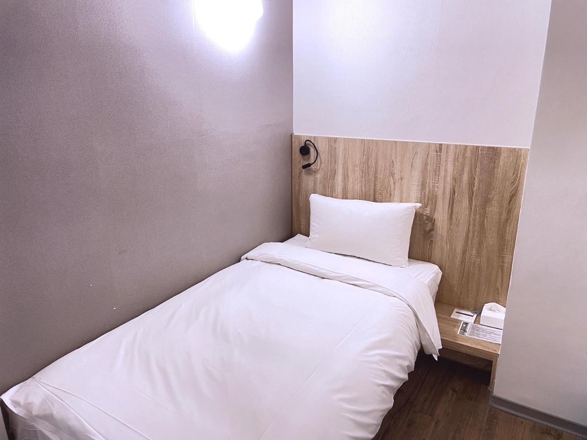 Single Inn-Kaohsiung Station Εξωτερικό φωτογραφία