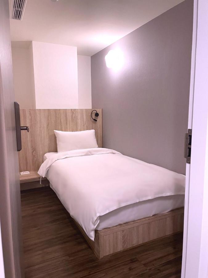 Single Inn-Kaohsiung Station Εξωτερικό φωτογραφία