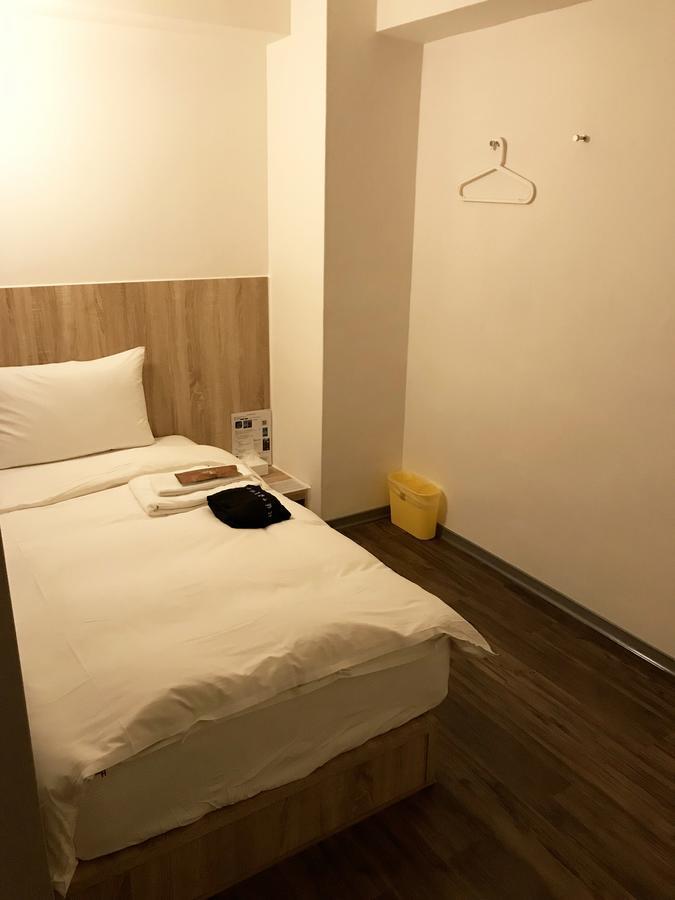 Single Inn-Kaohsiung Station Εξωτερικό φωτογραφία